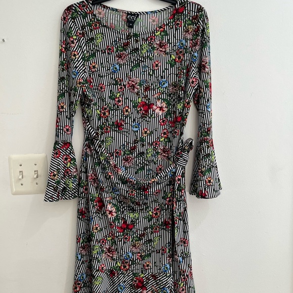 ECI Black Sheath Dress with Red and Green Bell Sleeves. M. I -8 - Picture 1 of 8